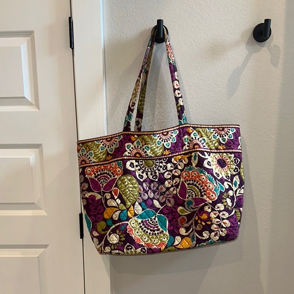 EUC Vera Bradley Brand Colorful Floral Patterned Shoulder Bag Purse Tote Bag main image 0